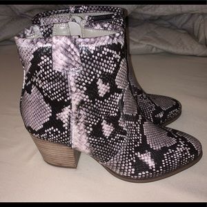 Carlos Santana leather snakeskin booties